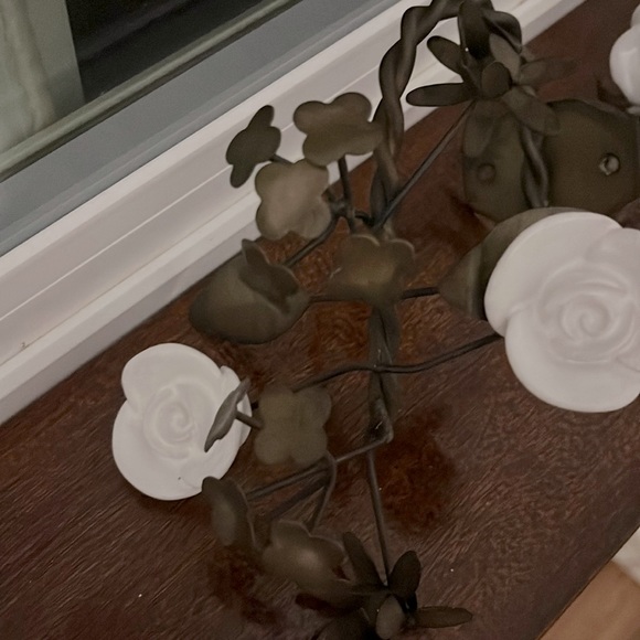 4 copper floral curtain holdbacks. 1 flower is missing, see photo. - Picture 1 of 4